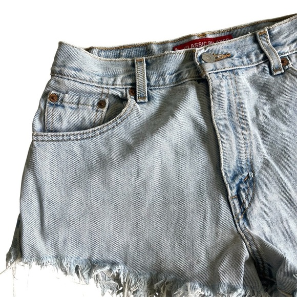 Vintage Levi’s Classic Relaxed 550 Cutoff Raw Edge Distressed Jean Shorts - Picture 4 of 16